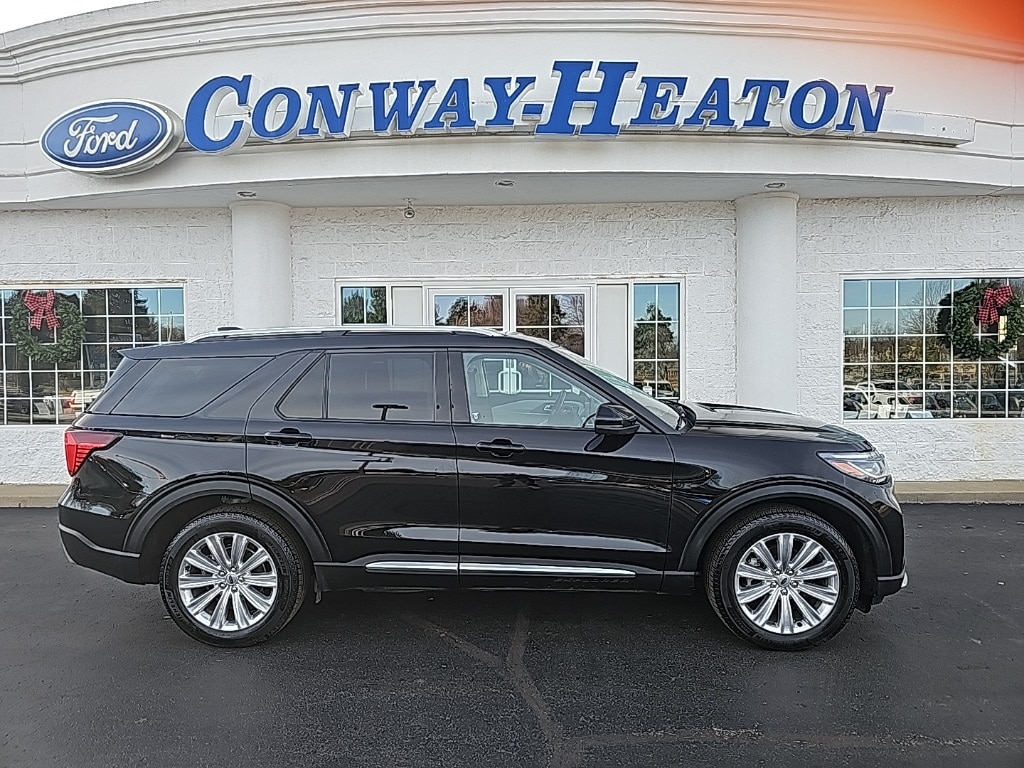 2025 Ford Explorer Platinum's photo