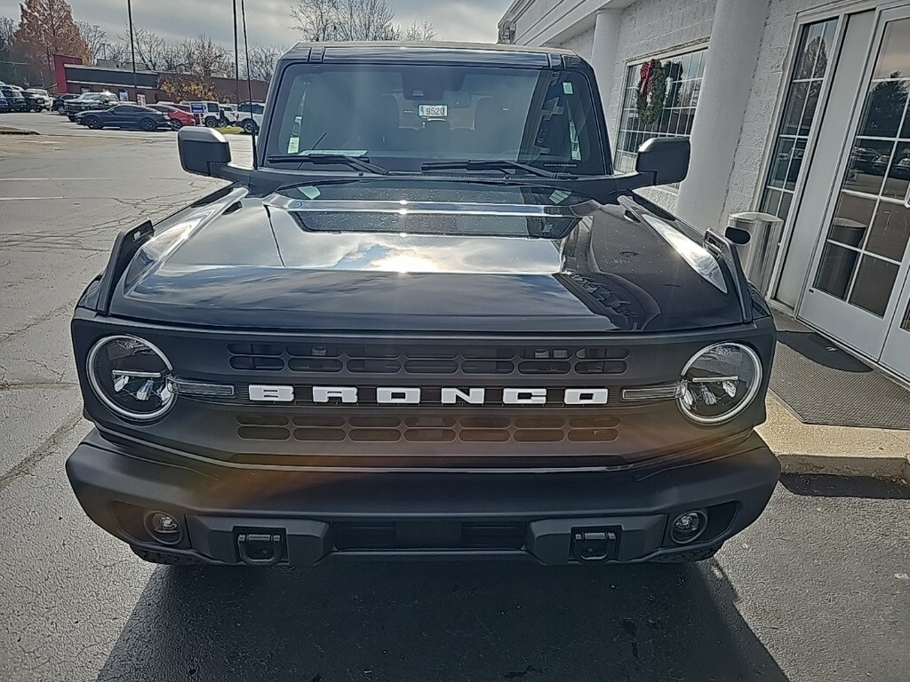 2024 Ford Bronco Black Diamond photo 3