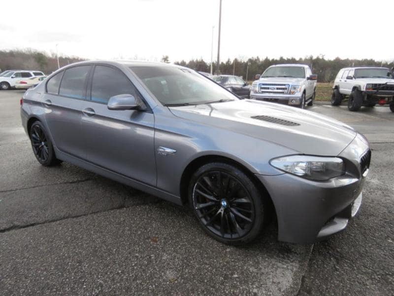 2011 BMW 5 Series 550i's photo