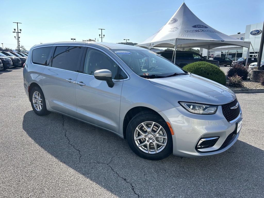 Certified Pre-Owned 2023 Chrysler Pacifica Touring L