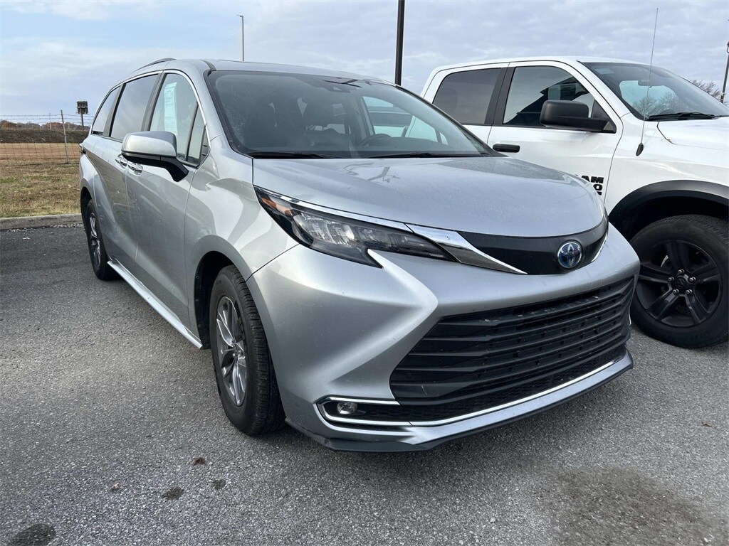 Used 2024 Toyota Sienna XLE Minivan/Van