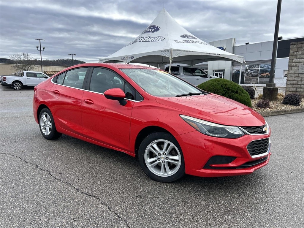 Used 2018 Chevrolet Cruze LT with VIN 1G1BE5SM5J7146600 for sale in Cookeville, TN