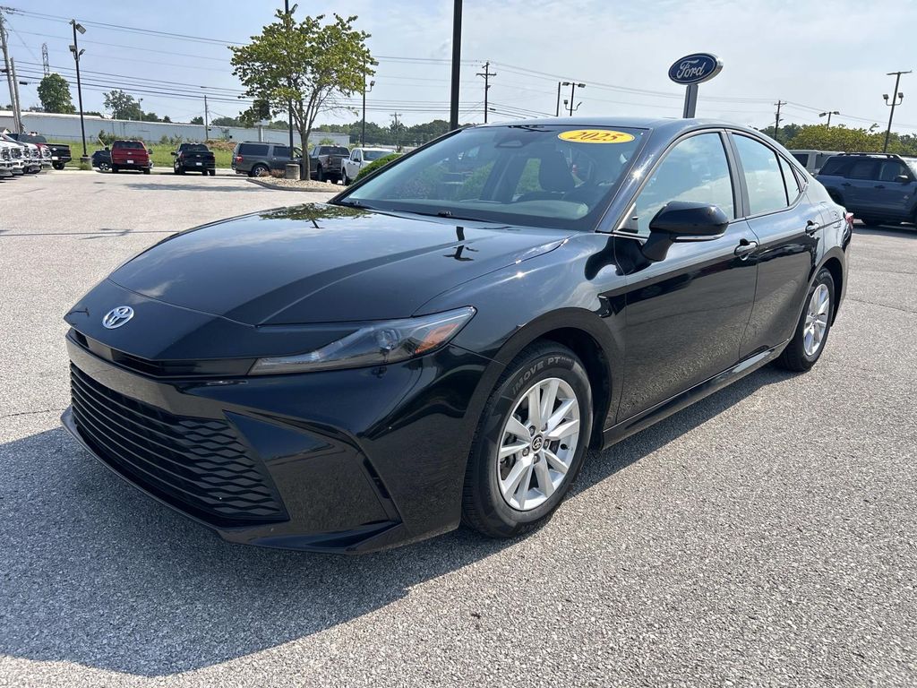 2025 Toyota Camry LE - Photo 8