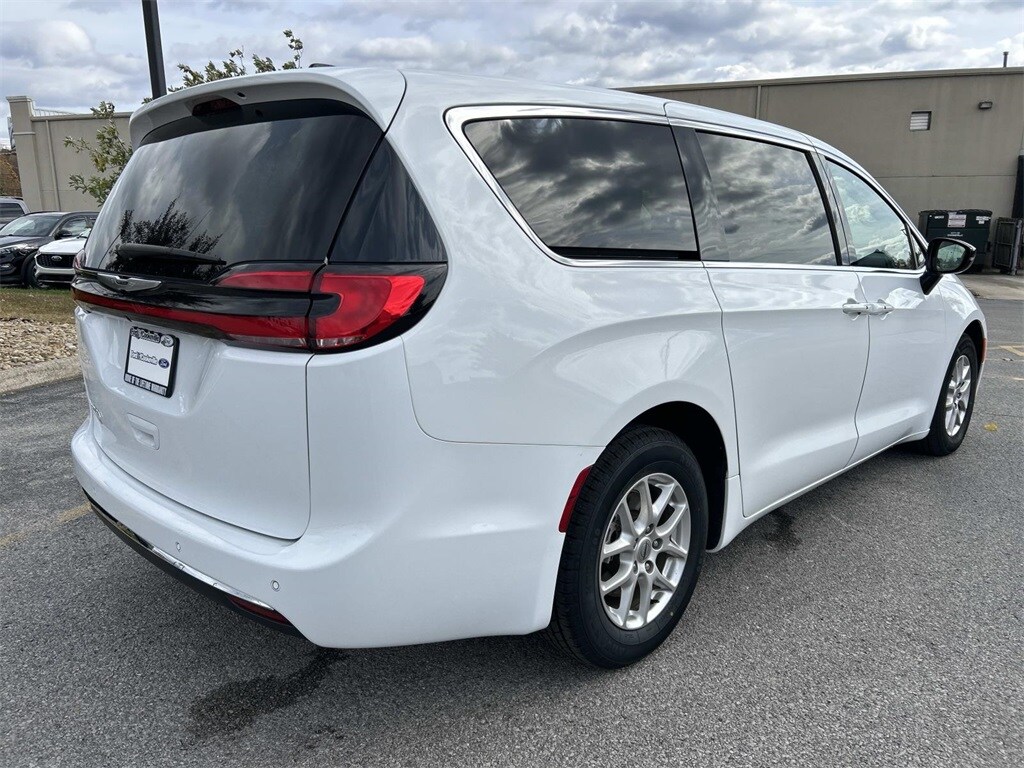 Certified 2024 Chrysler Pacifica Touring L Minivan/Van