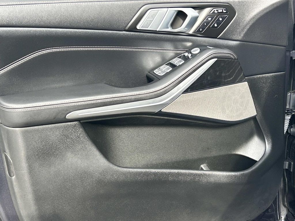 2021 BMW X7 40i - Photo 29