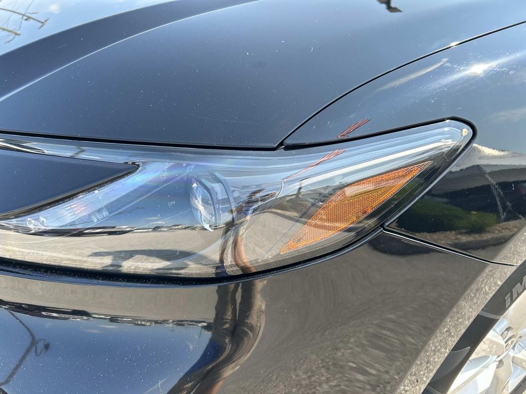 2025 Toyota Camry LE - Photo 10