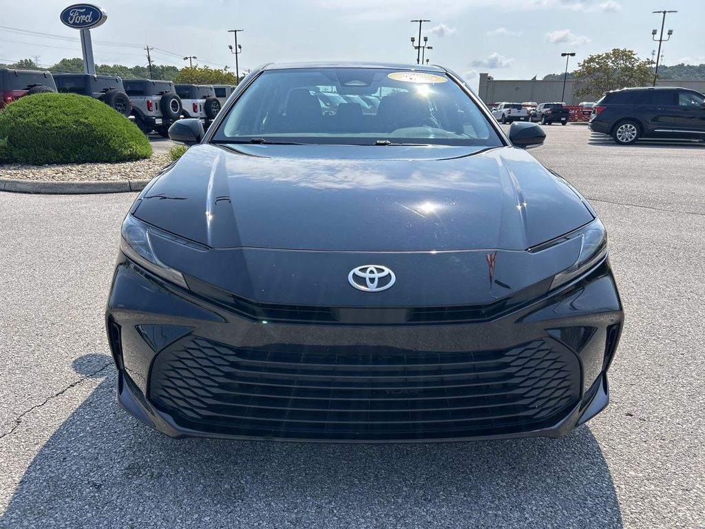 2025 Toyota Camry LE - Photo 9