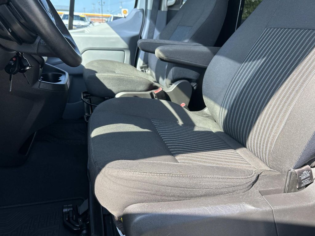 2015 Ford Transit XLT - Photo 19