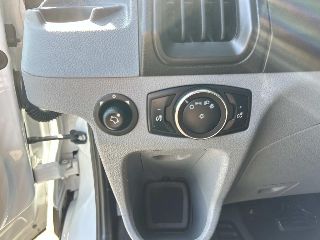 2015 Ford Transit XLT - Photo 21