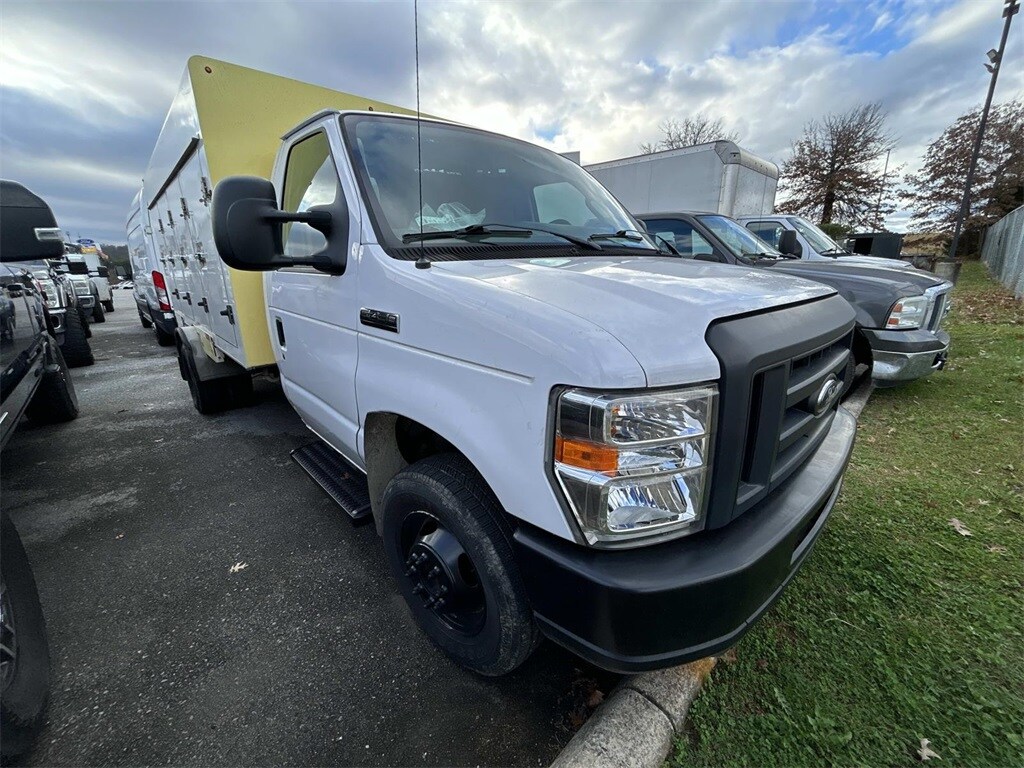 Used 2018 Ford E-450SD Base Cab/Chassis