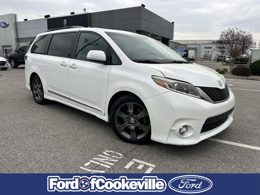 Used 2016 Toyota Sienna SE Minivan/Van