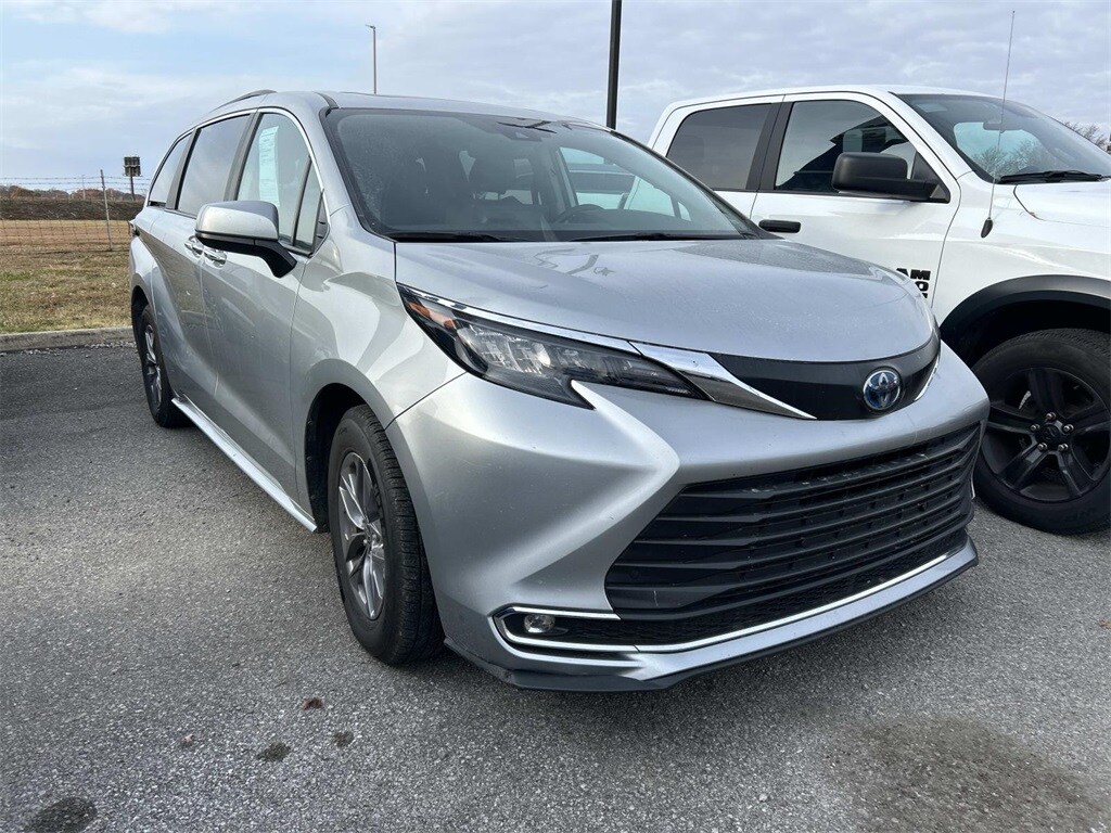 Used 2024 Toyota Sienna XLE Minivan/Van
