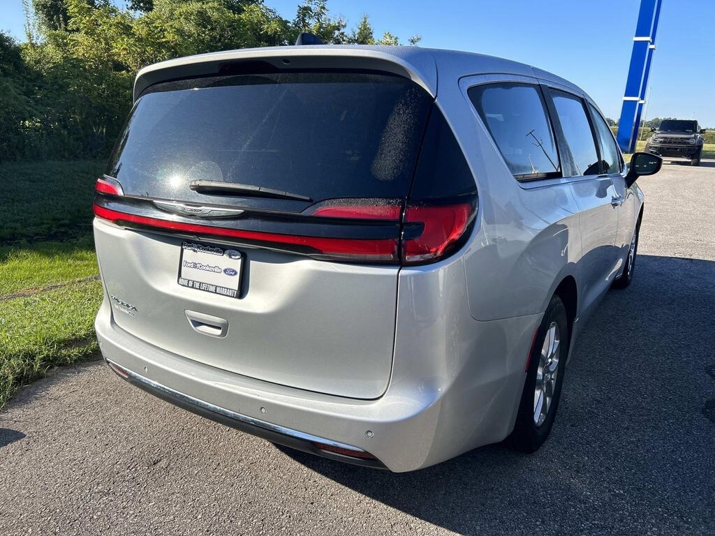 Certified 2023 Chrysler Pacifica Touring L Minivan/Van