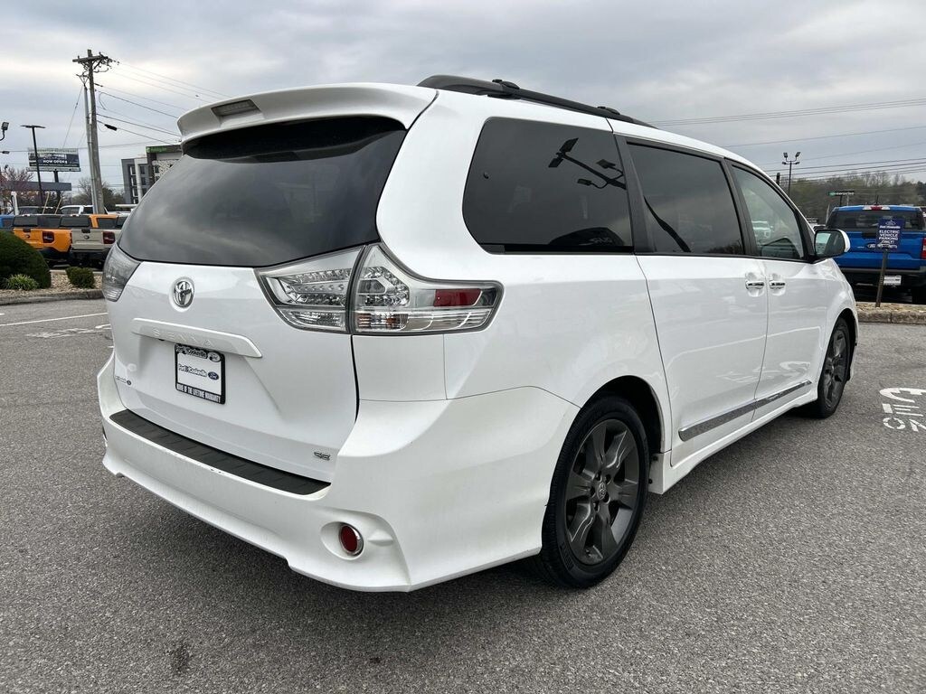 Used 2016 Toyota Sienna SE Minivan/Van