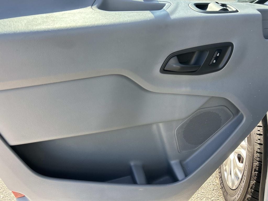 2015 Ford Transit XLT - Photo 17