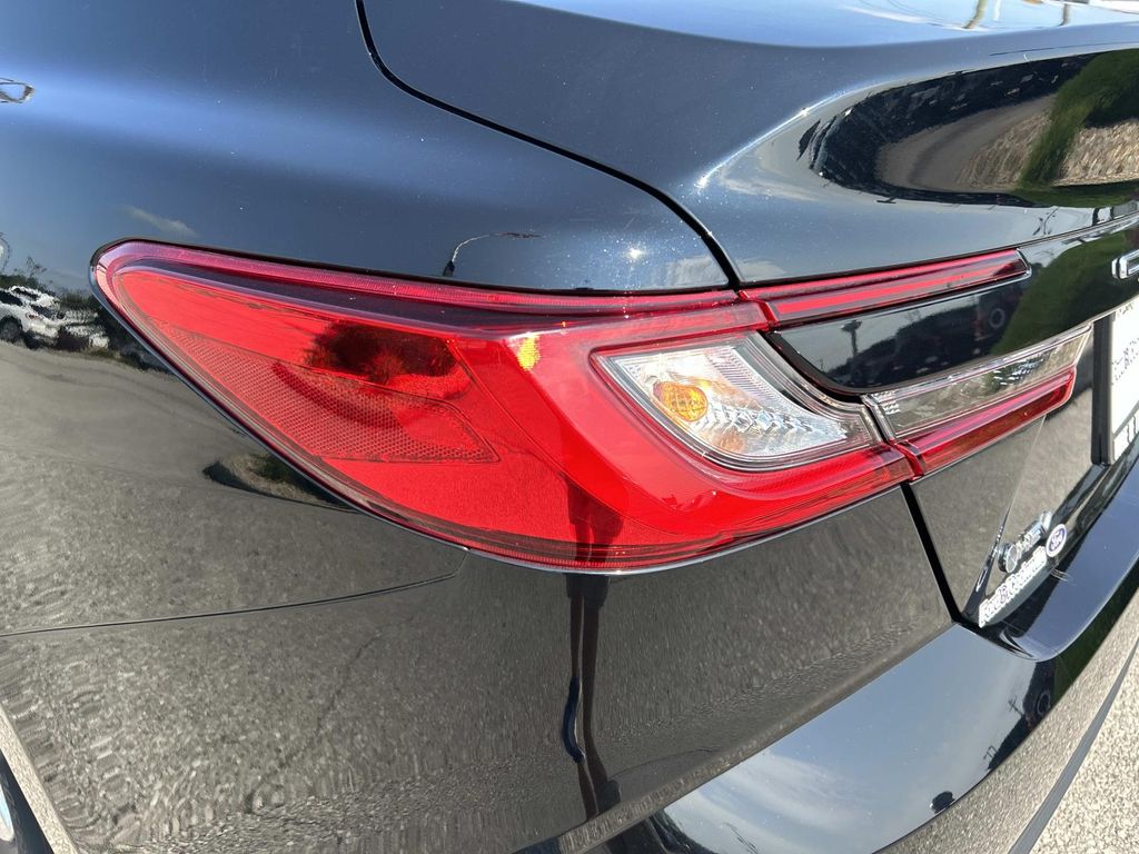 2025 Toyota Camry LE - Photo 11