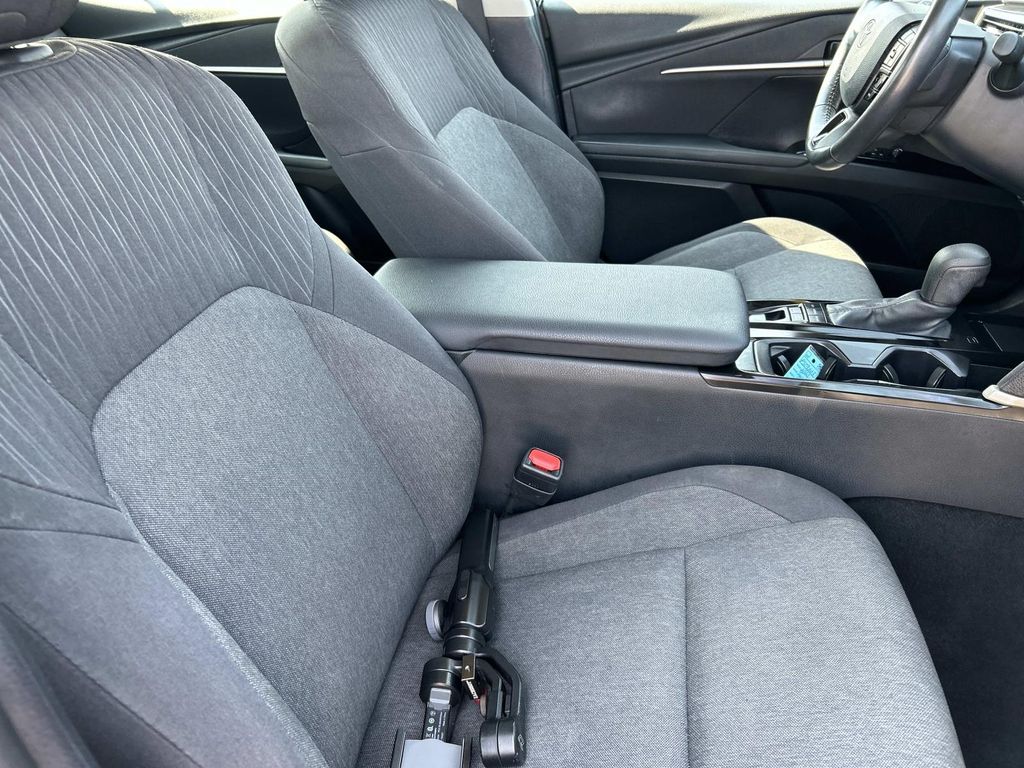 2025 Toyota Camry LE - Photo 19