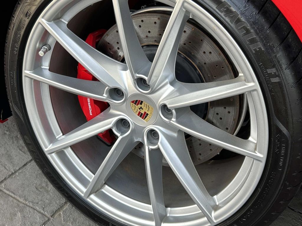 2024 Porsche 911 GTS - Photo 11