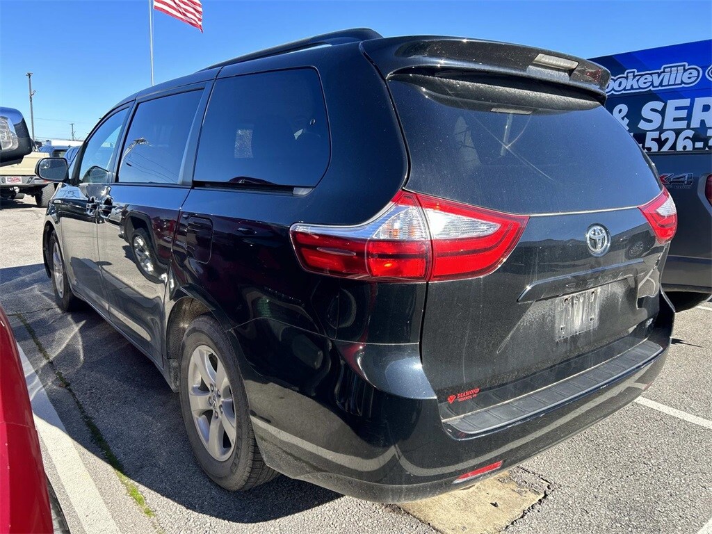 Used 2017 Toyota Sienna LE Minivan/Van