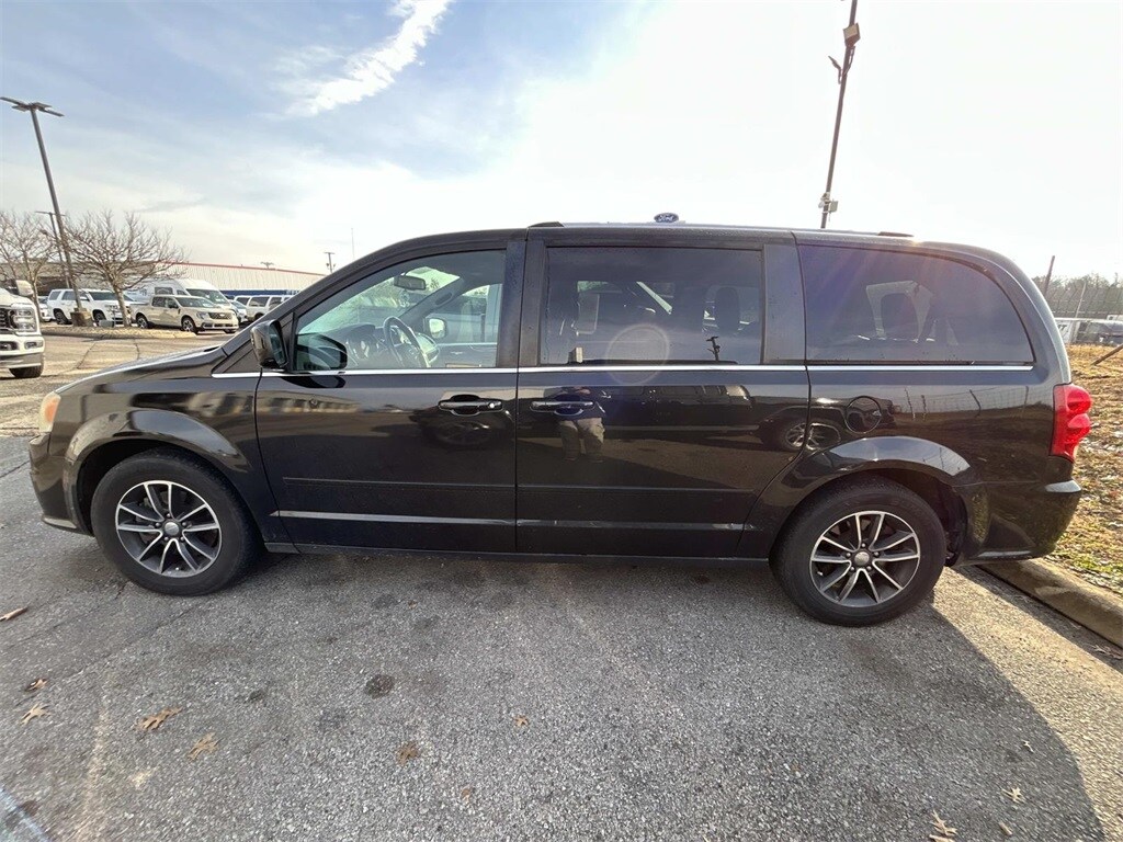 Used 2017 Dodge Grand Caravan SXT Minivan/Van