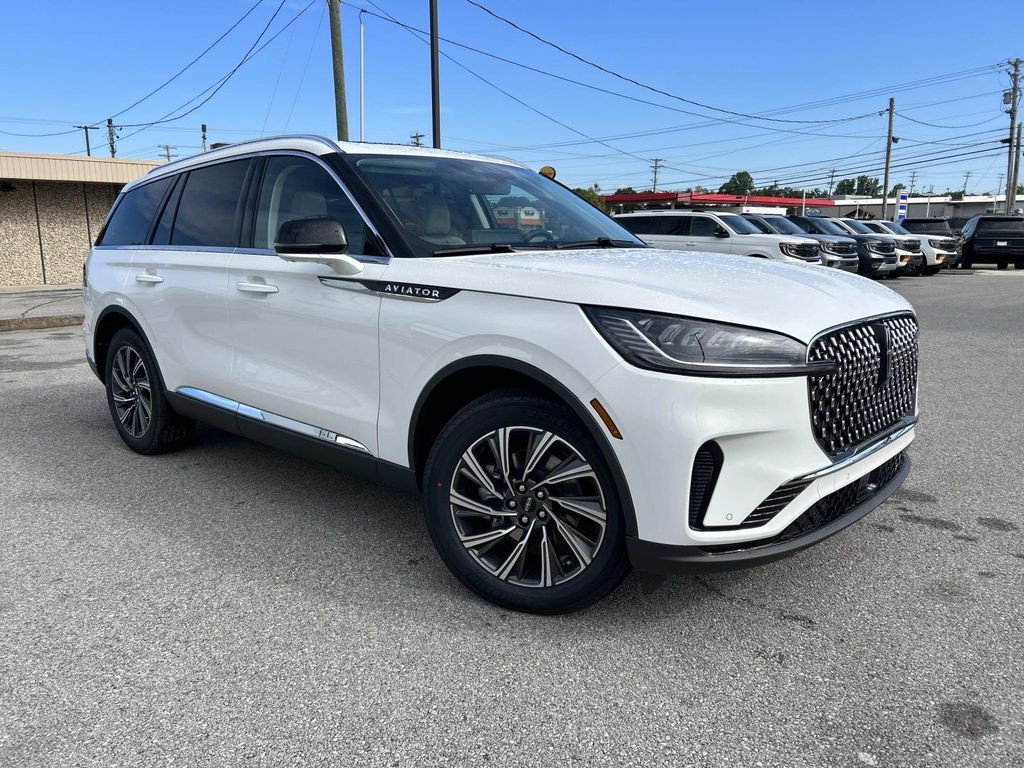 2026 Lincoln Aviator Premiere AWD's photo