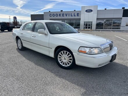 2003 Lincoln Town Car Signature Sedan