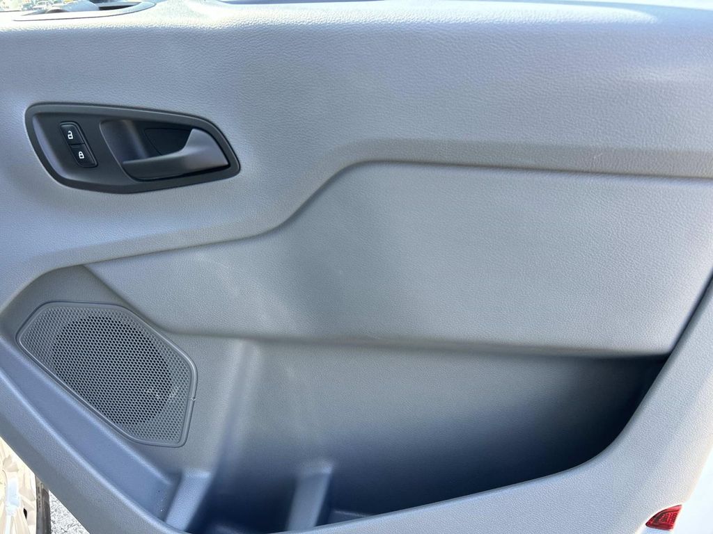 2015 Ford Transit XLT - Photo 16