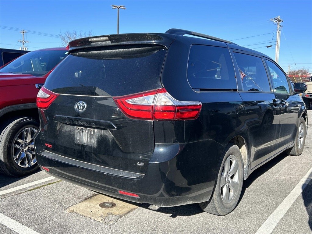 Used 2017 Toyota Sienna LE Minivan/Van