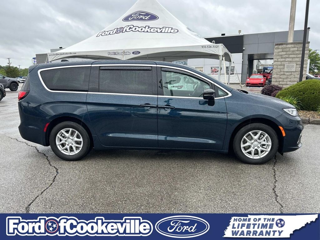 Certified 2025 Chrysler Pacifica Select Minivan/Van