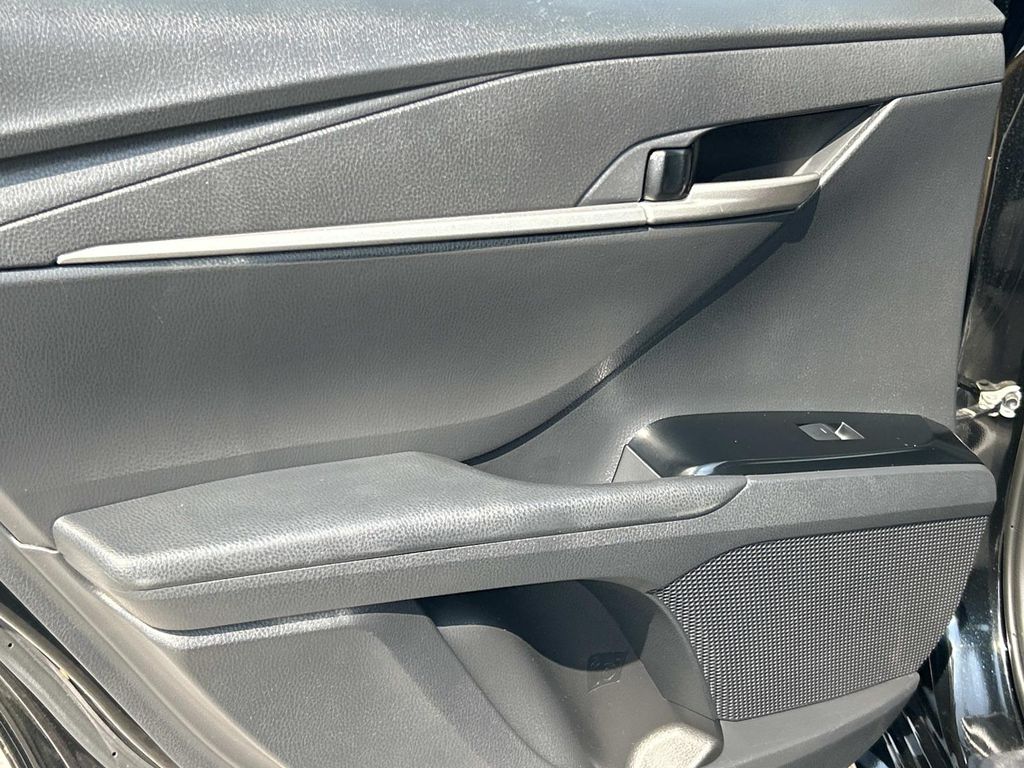 2025 Toyota Camry LE - Photo 14