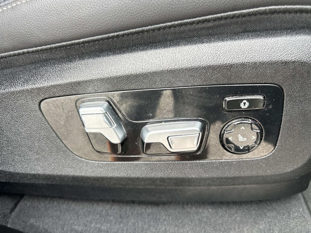 2021 BMW X7 40i - Photo 27