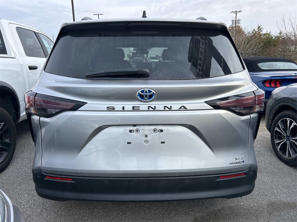 Used 2024 Toyota Sienna XLE Minivan/Van