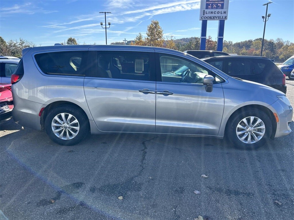 Used 2019 Chrysler Pacifica Touring Plus Minivan/Van
