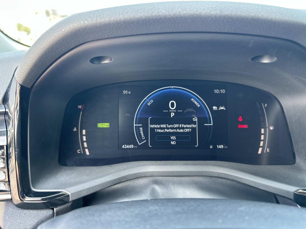 2025 Toyota Camry LE - Photo 32