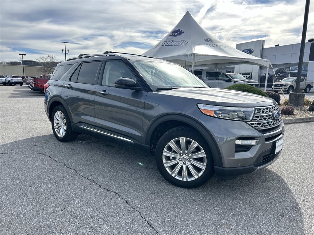 2022 Ford Explorer Limited's photo