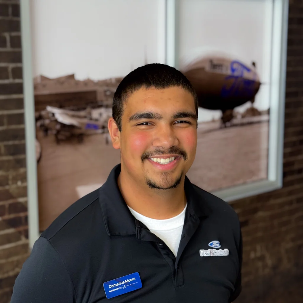 Staff member Damarius Moore from ID_fe283402550b