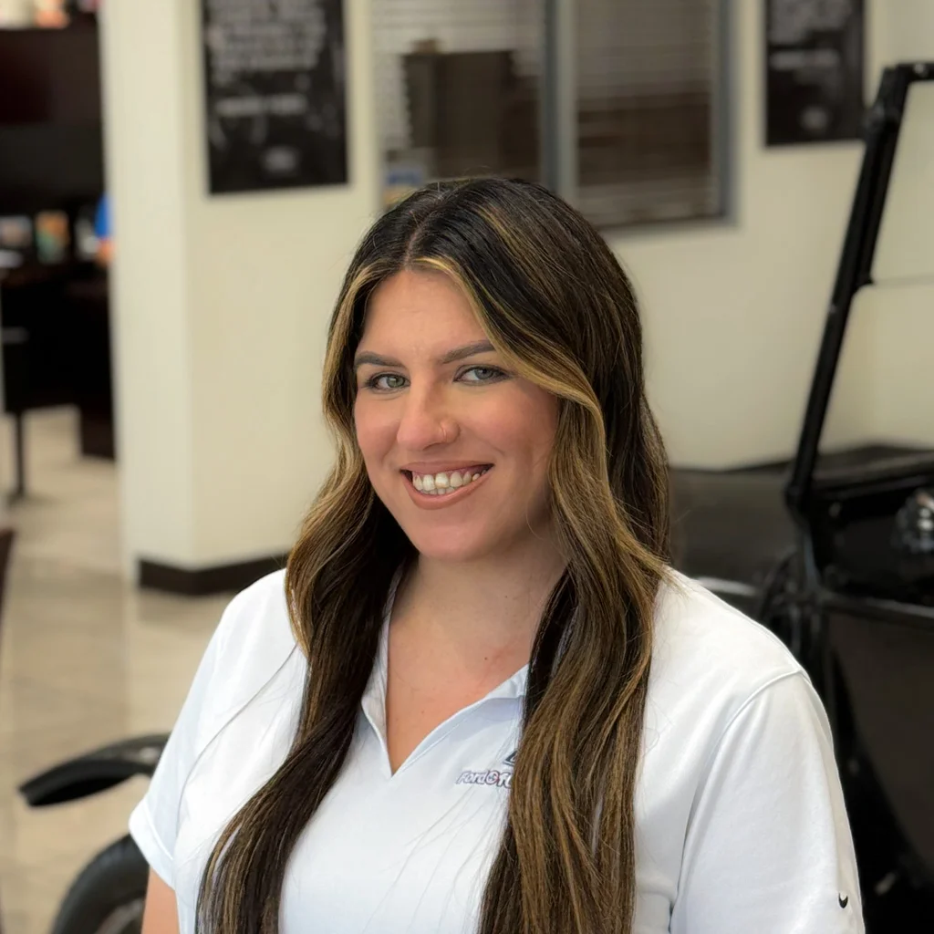 Staff member Lisa Sinclair from ID_0f6ba7dd6984