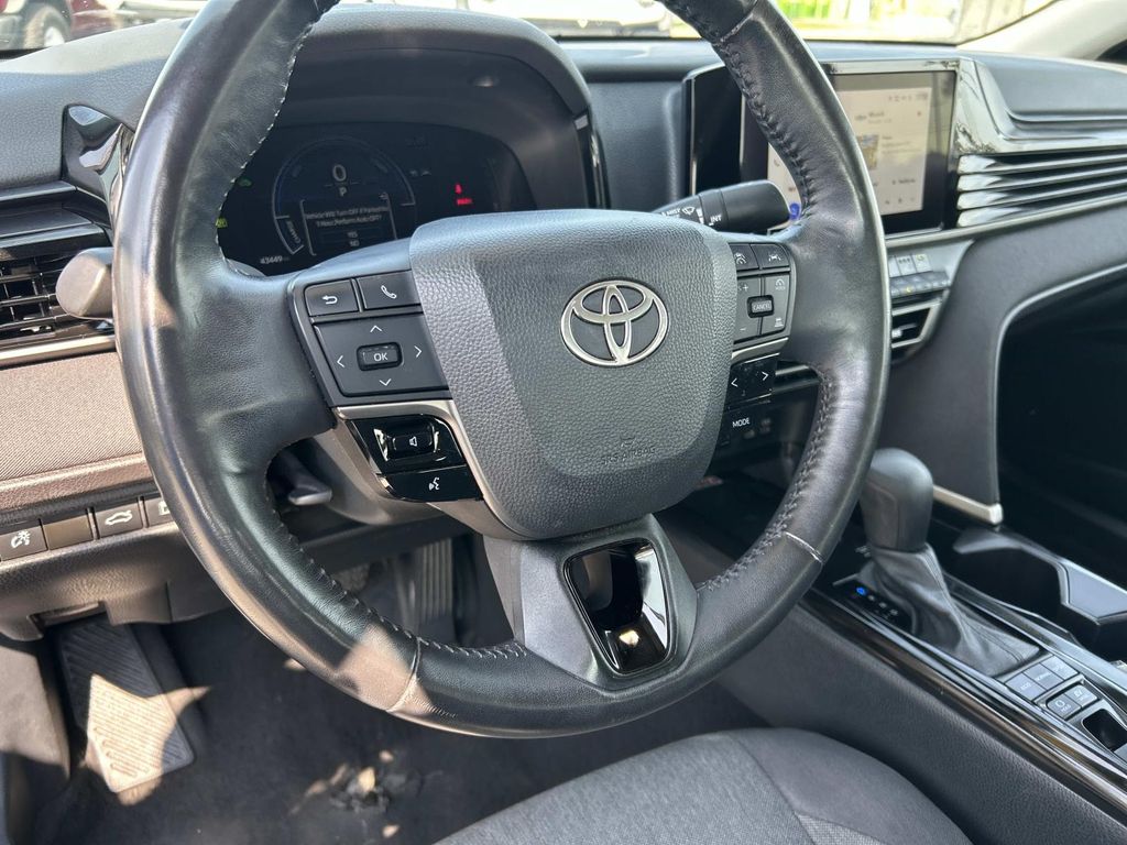 2025 Toyota Camry LE - Photo 13