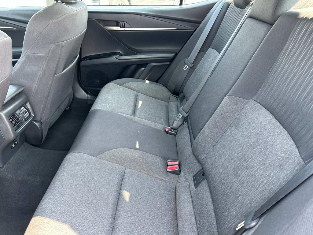 2025 Toyota Camry LE - Photo 15