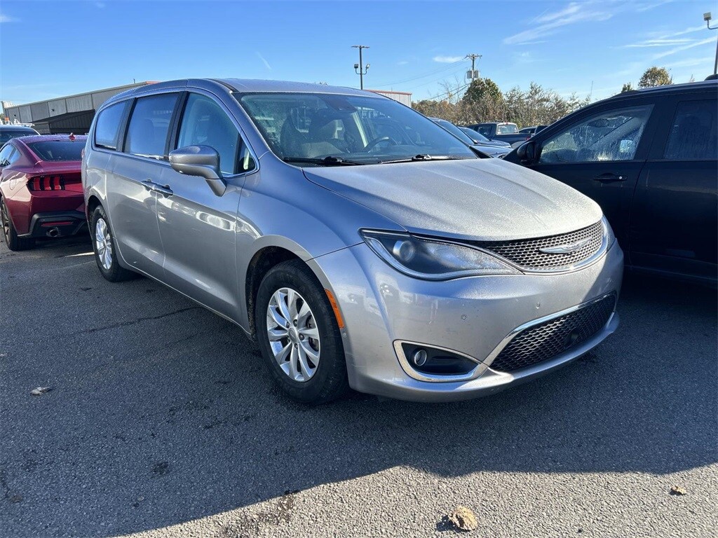 Used 2019 Chrysler Pacifica Touring Plus Minivan/Van
