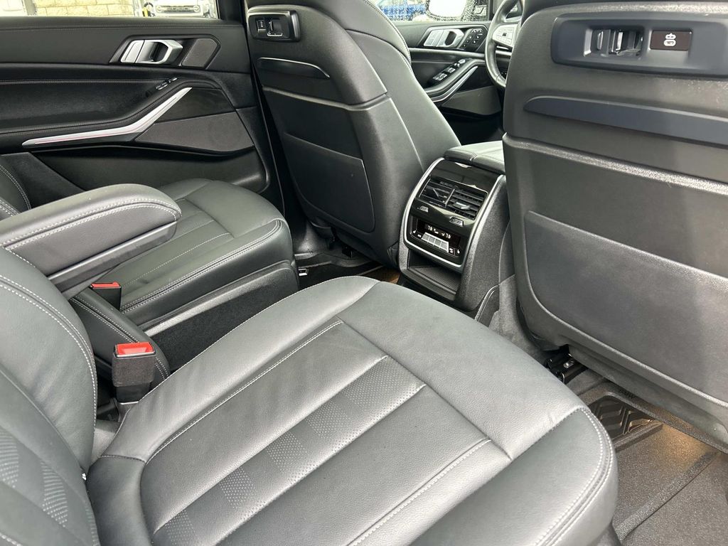 2021 BMW X7 40i - Photo 23