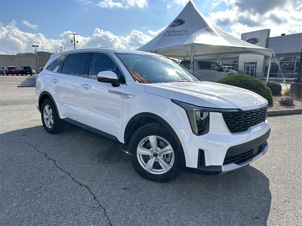 Certified 2025 Kia Sorento LX SUV
