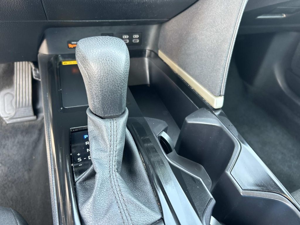 2025 Toyota Camry LE - Photo 29