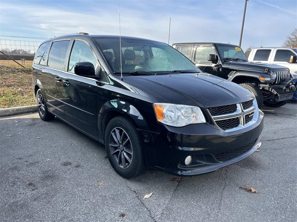 Used 2017 Dodge Grand Caravan SXT Minivan/Van