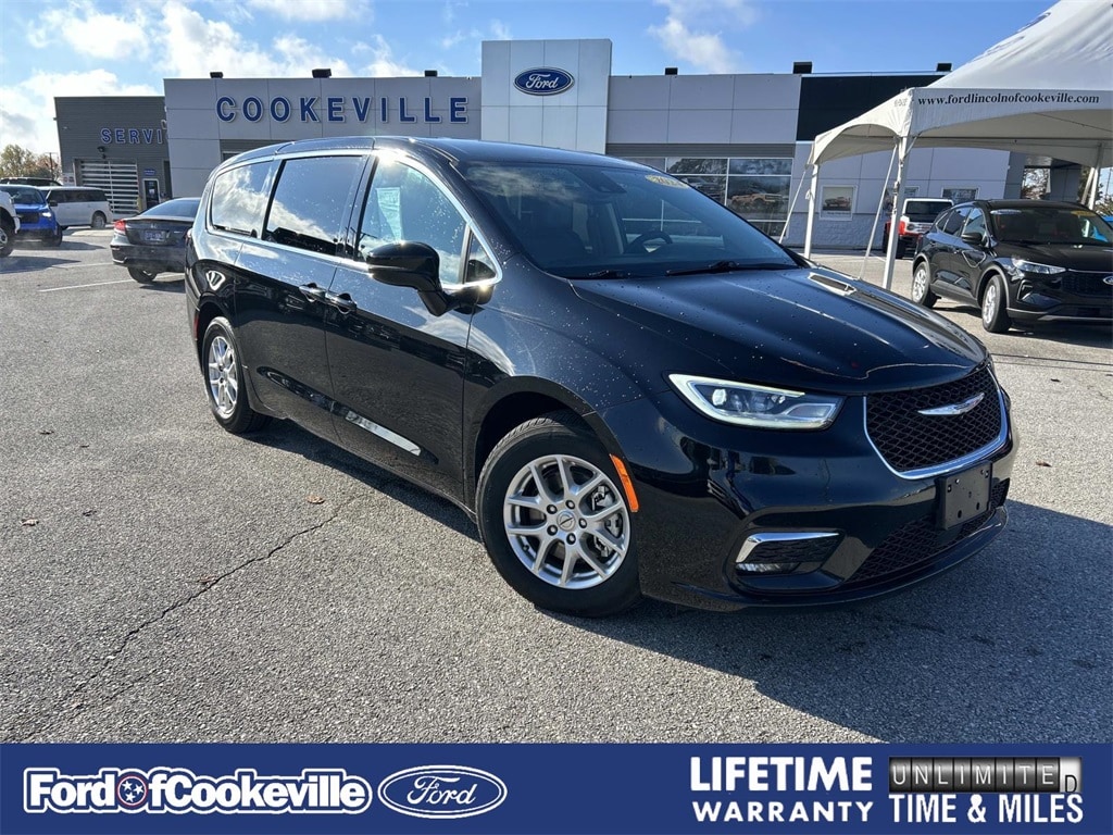 2024 Chrysler Pacifica Touring L's photo