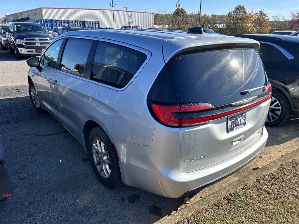 Used 2024 Chrysler Pacifica Touring L Minivan/Van
