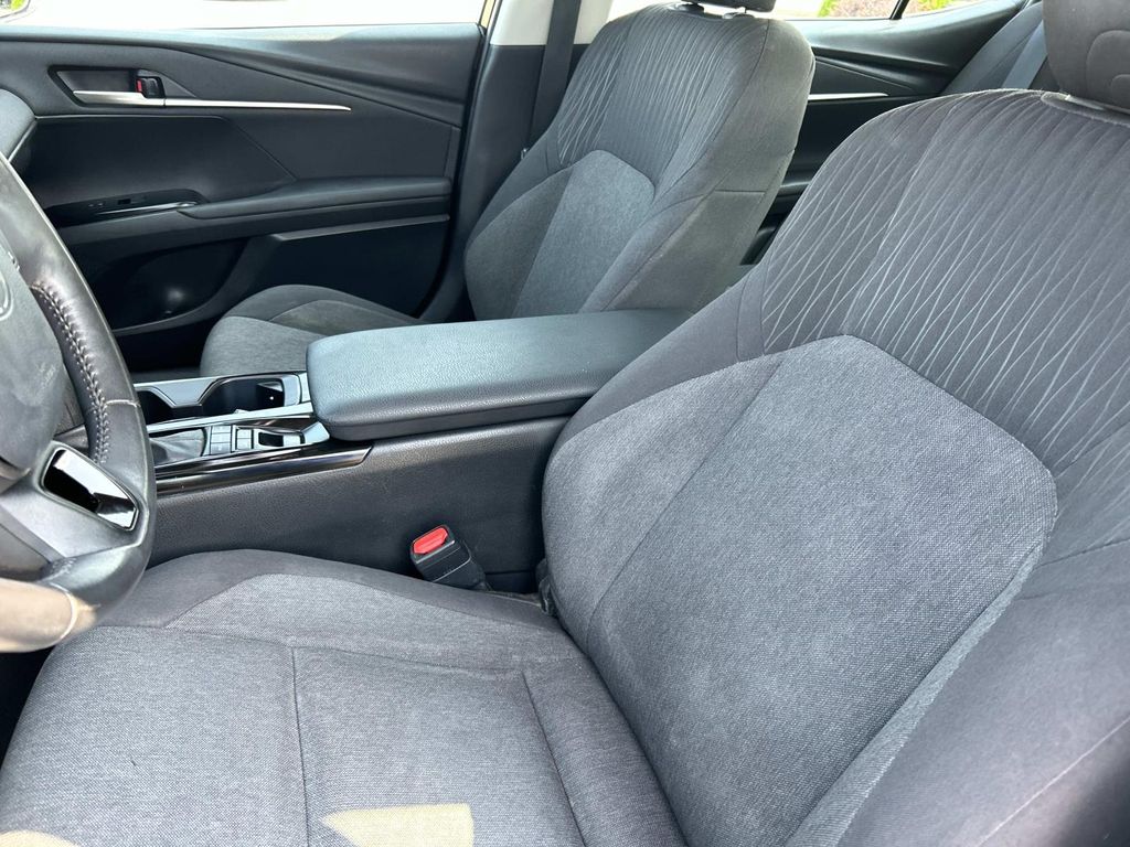 2025 Toyota Camry LE - Photo 23