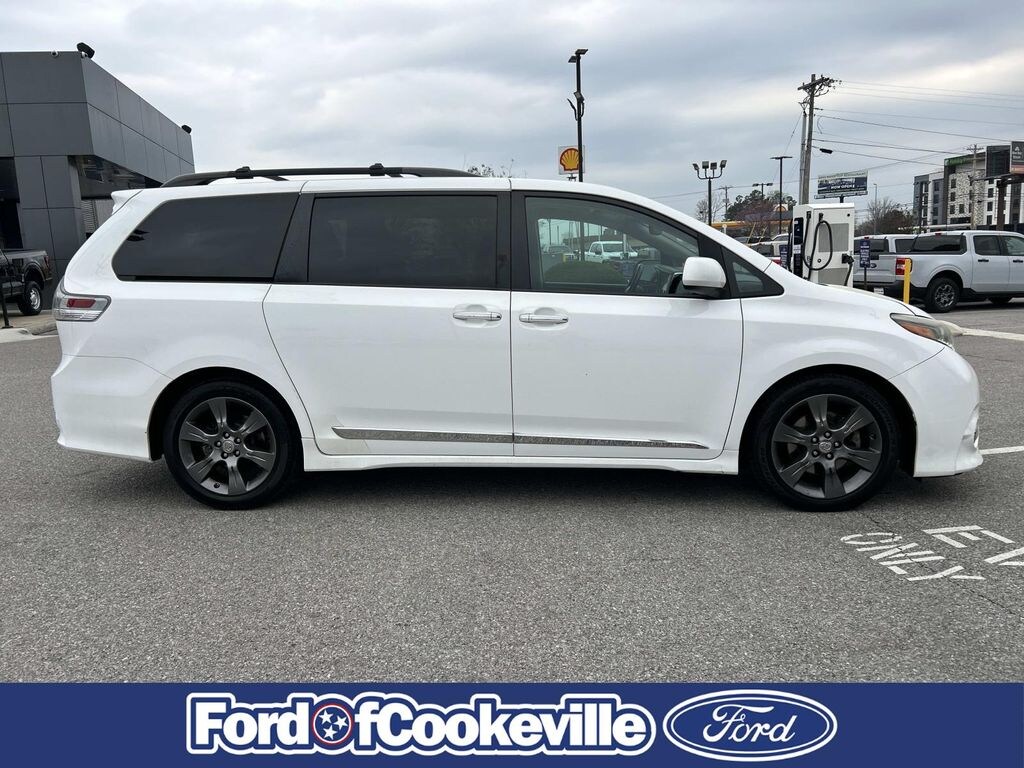 Used 2016 Toyota Sienna SE Minivan/Van