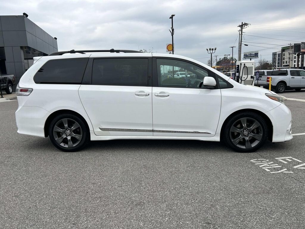 Used 2016 Toyota Sienna SE Minivan/Van