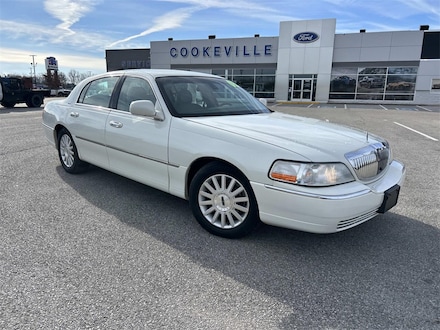 2003 Lincoln Town Car Signature Sedan